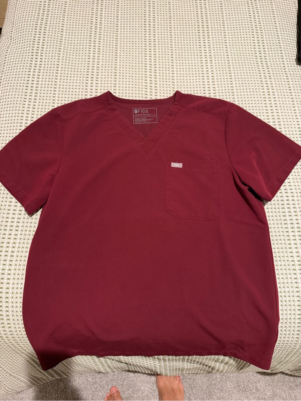 FIGS Leon Men's V-Neck Scrub Top in Burgundy-Large